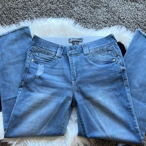 Democracy luxe touch Ab technology high waist crop ankle jeans, size 6